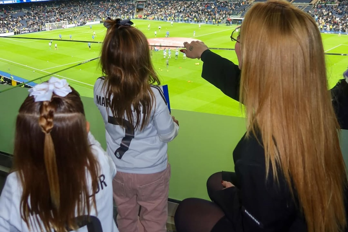 Filha de Virginia se revolta após Vini Jr. ser derrubado em campo Filha de Virginia se revolta após Vini Jr. ser derrubado em campo